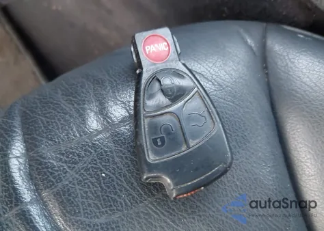 2002 Mercedes-Benz E 320 Special Edition z USA, uszkodzony, nr VIN WDBJF65J02B500155